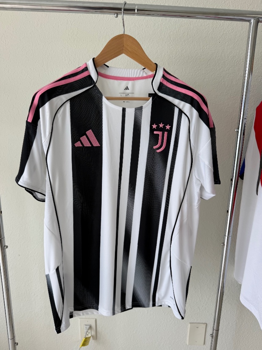 adidas Juventus 2025/26 Home Soccer Jersey Men’s L JJ4320 NWT
